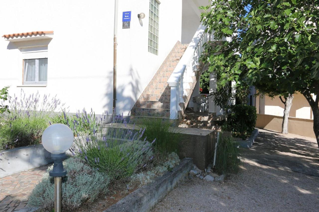 Apartments Nadenic Šilo Εξωτερικό φωτογραφία