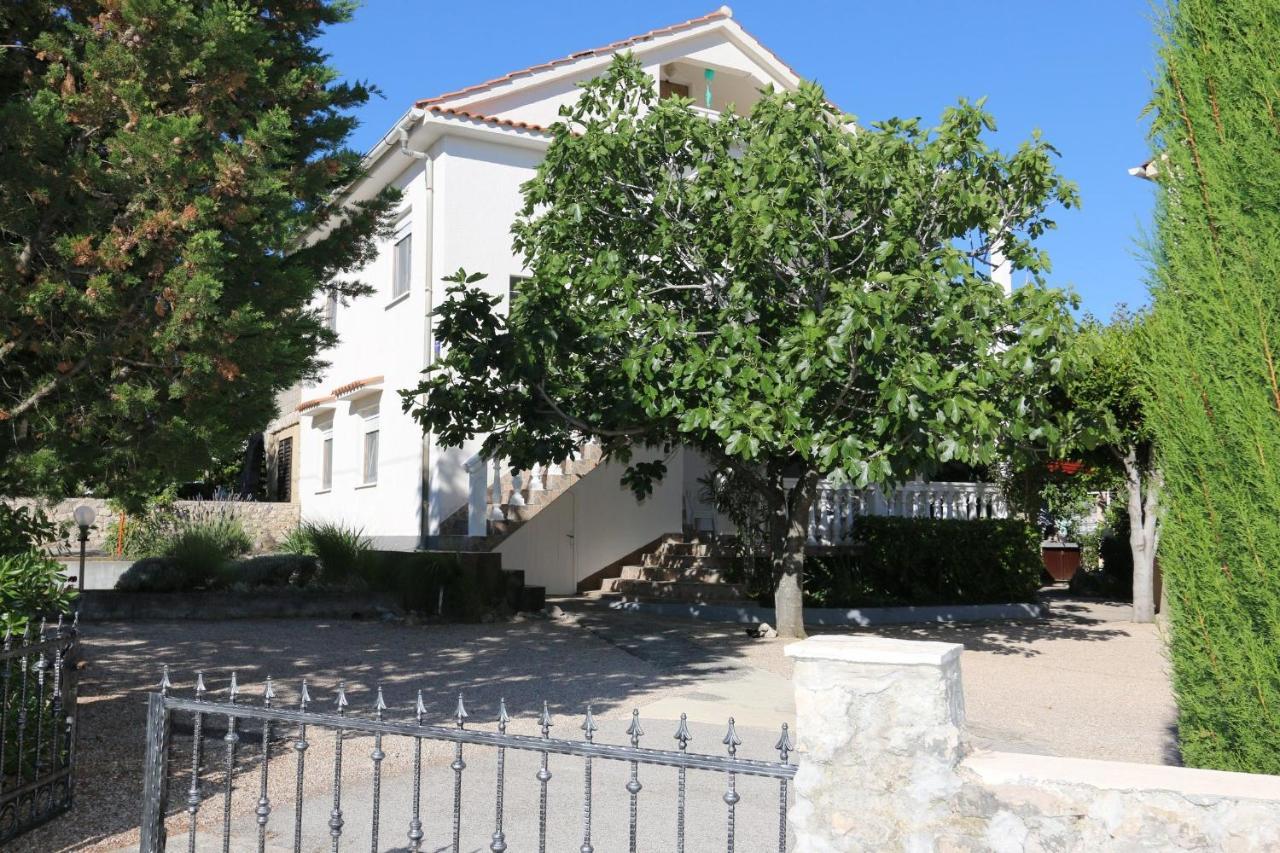 Apartments Nadenic Šilo Εξωτερικό φωτογραφία