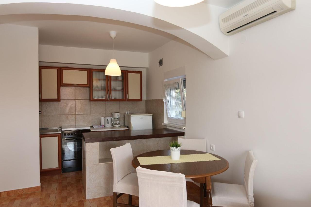 Apartments Nadenic Šilo Εξωτερικό φωτογραφία